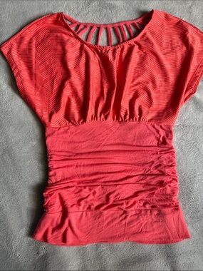 Size medium juniors coral colored top with stretch comfortable waist